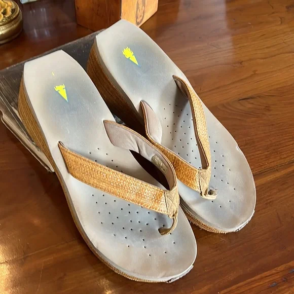 Volatile Women's Bahama Wedge Sandal - Picture 2 of 11